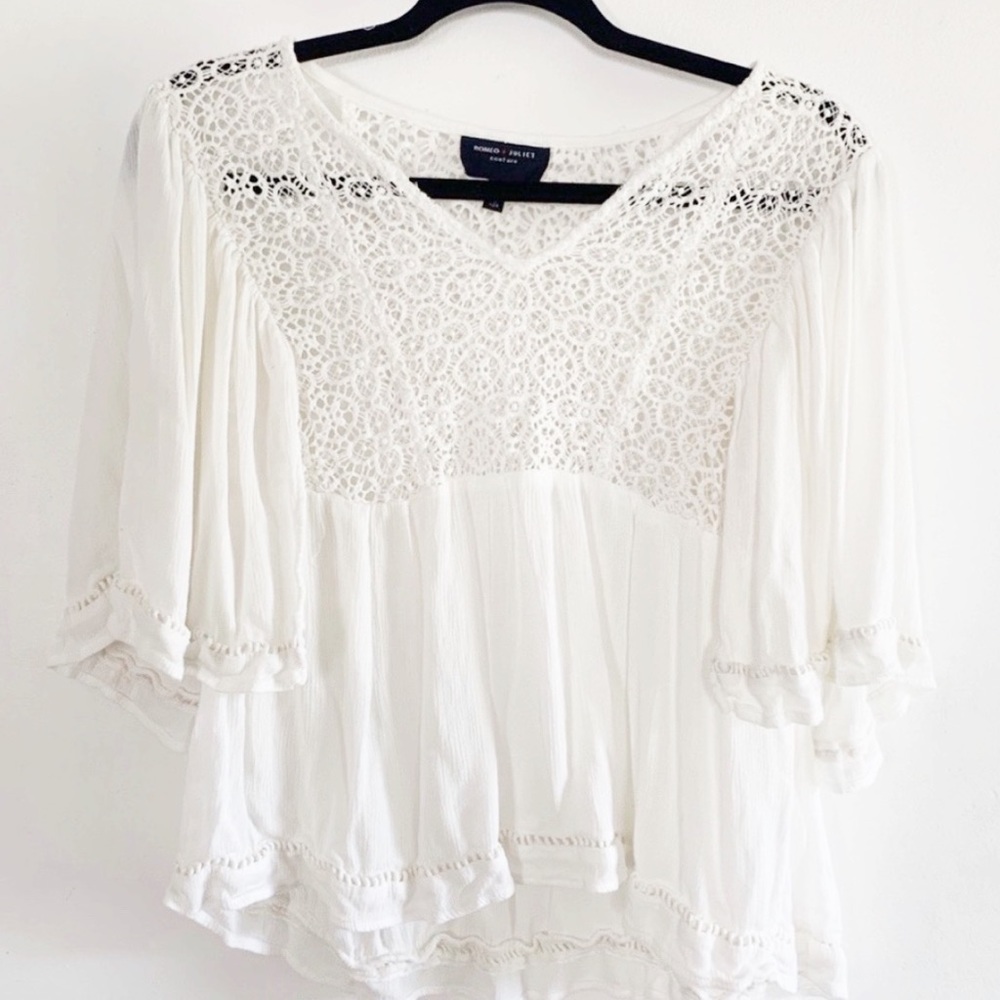 WHITE BELLE SLEEVE CROTCHET BLOUSE SIZE SMALL